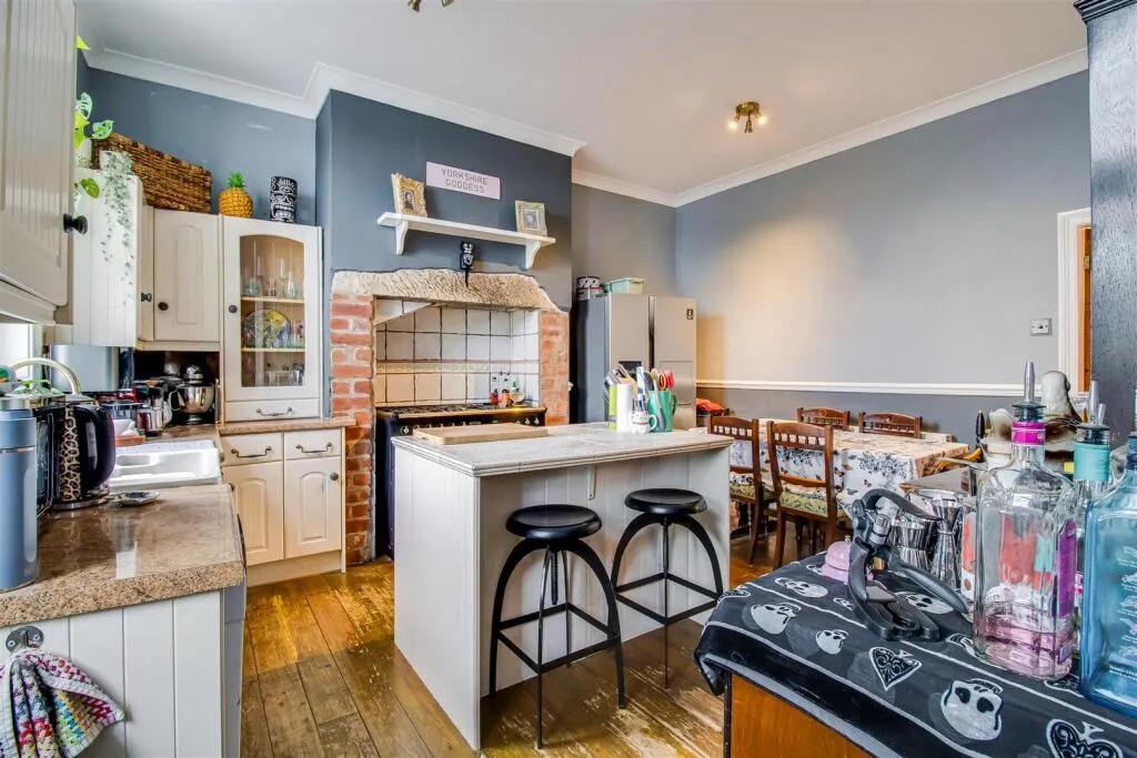 3 bed End of Terrace