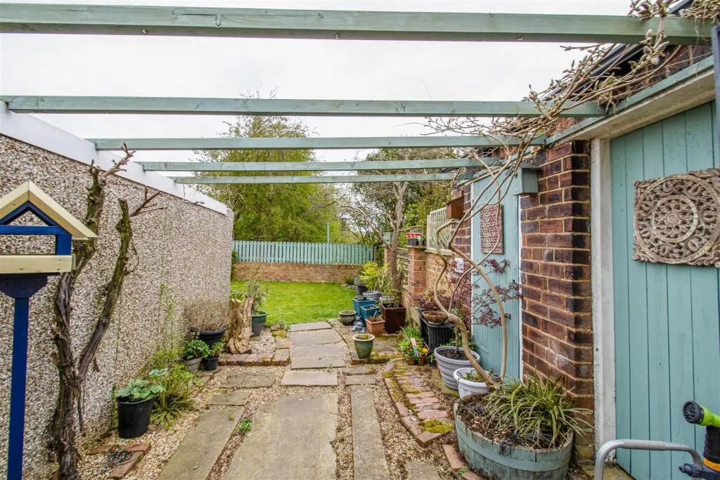 3 bed End of Terrace
