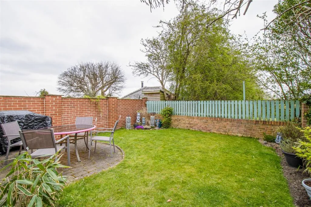 3 bed End of Terrace