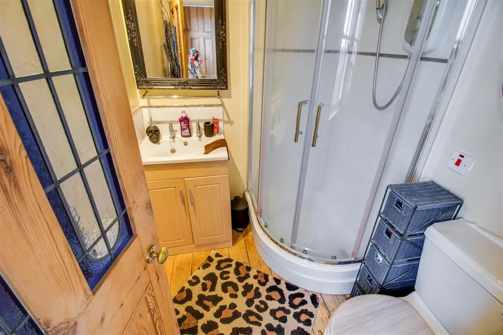 3 bed End of Terrace