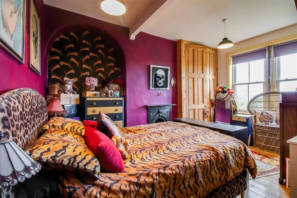 3 bed End of Terrace