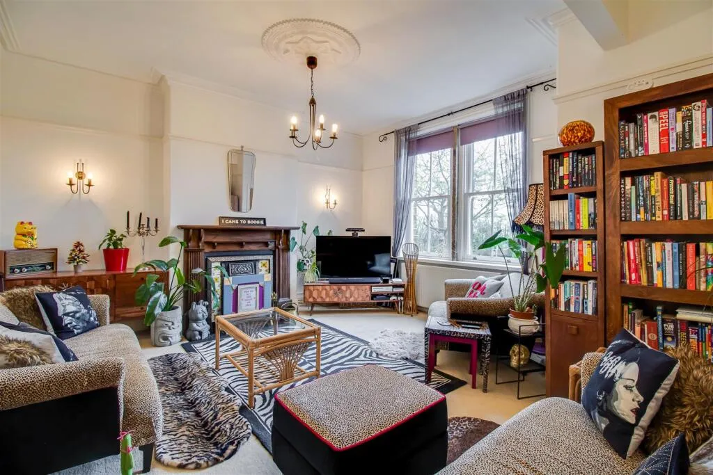 3 bed End of Terrace