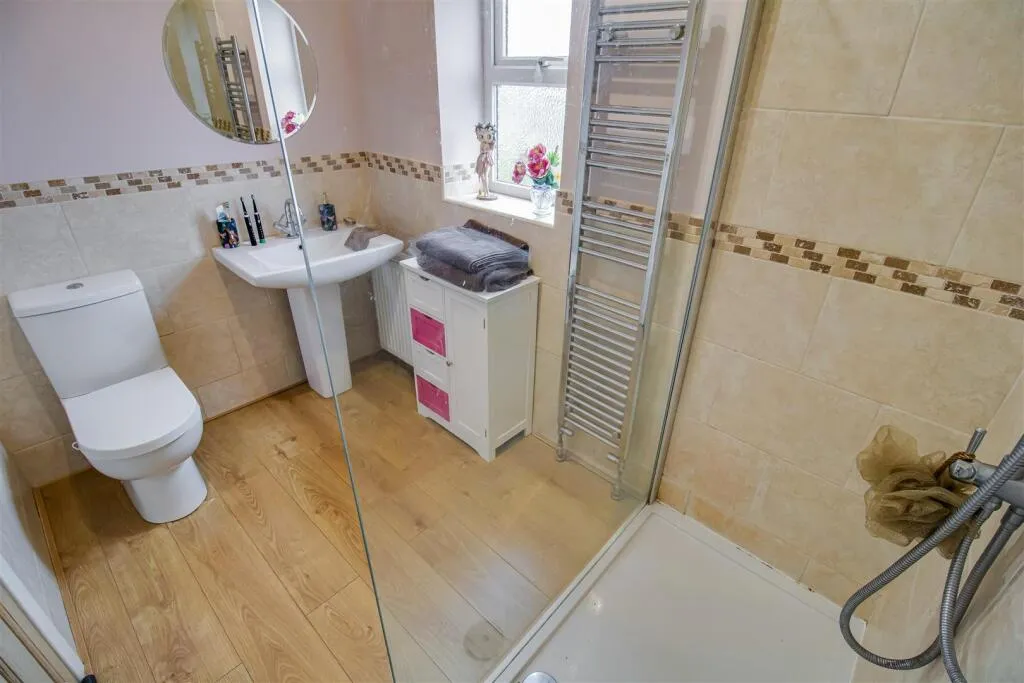 3 bed End of Terrace