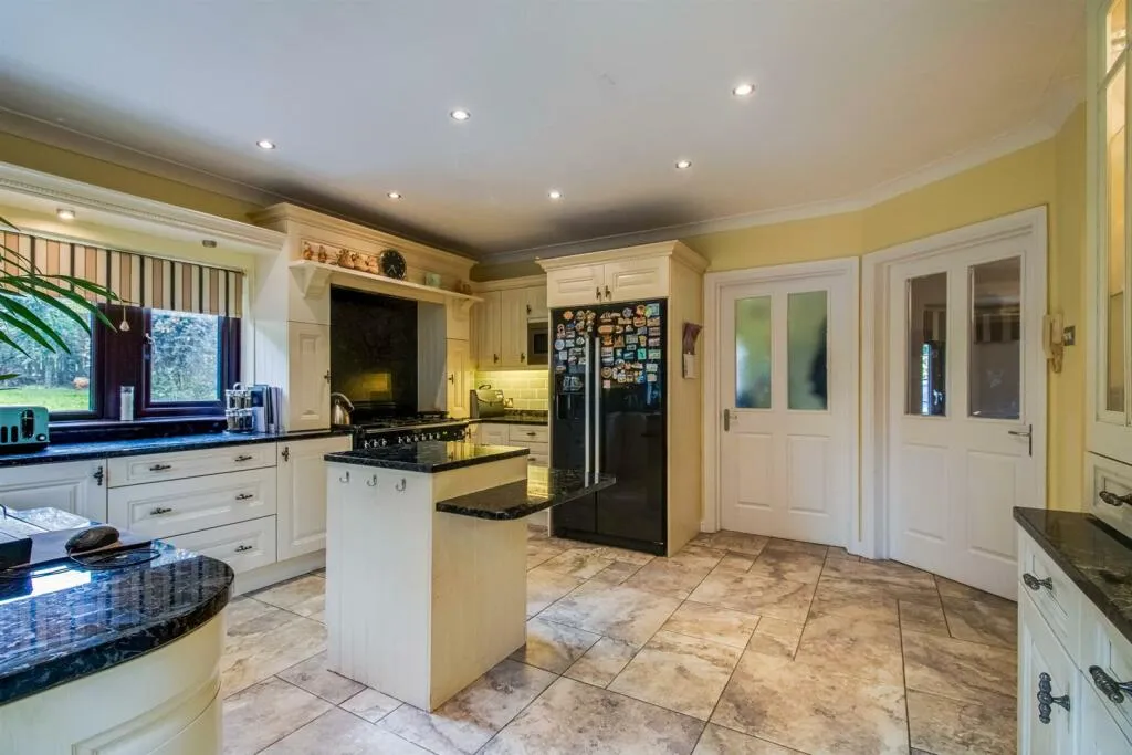 4 bed Detached