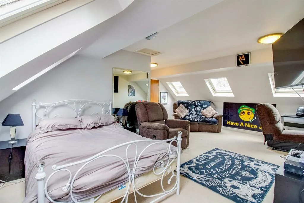 4 bed Detached
