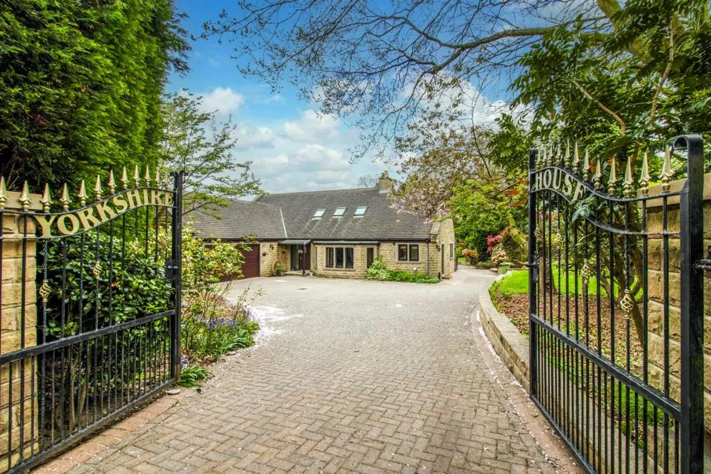 4 bed Detached