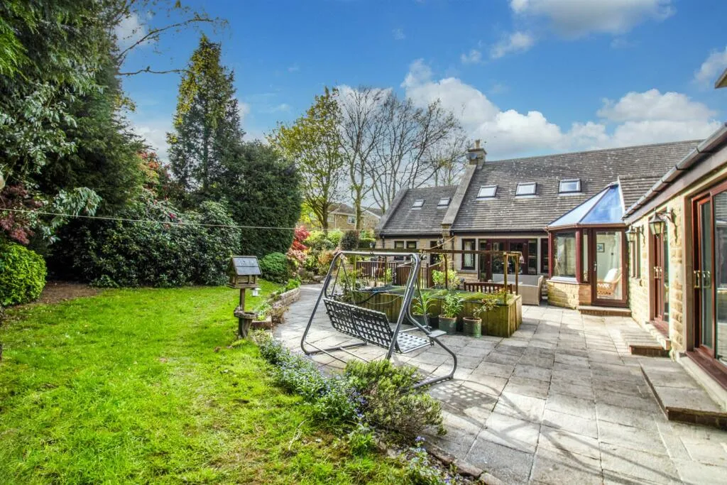4 bed Detached