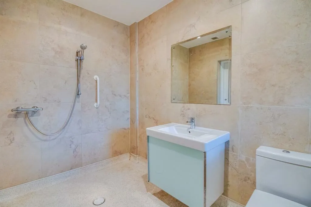 4 bed Detached