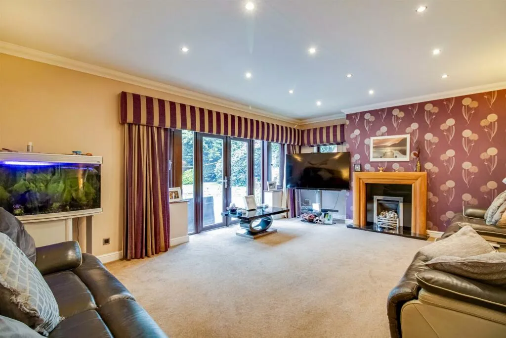 4 bed Detached