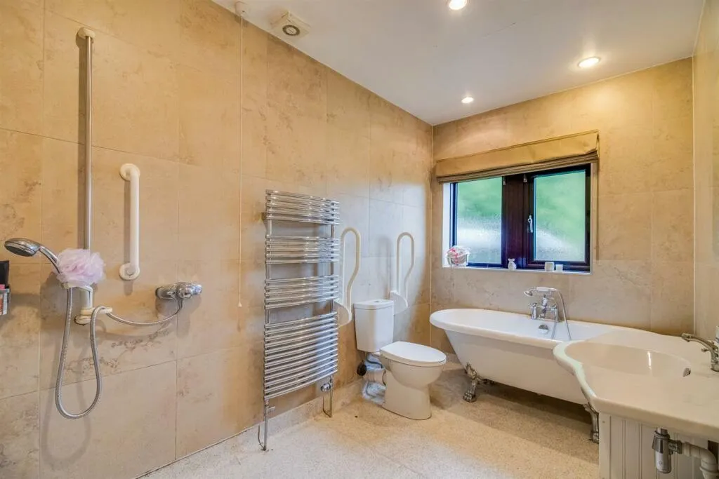 4 bed Detached