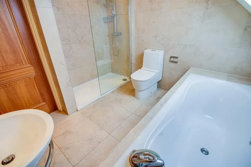 4 bed Detached