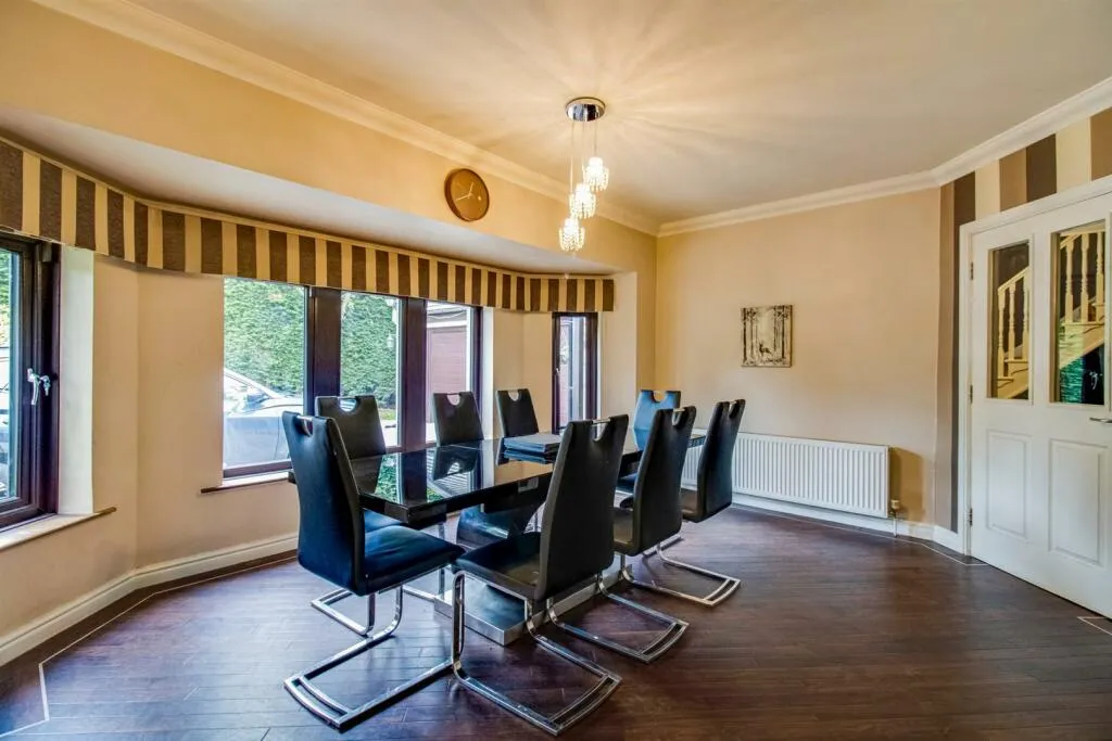 4 bed Detached
