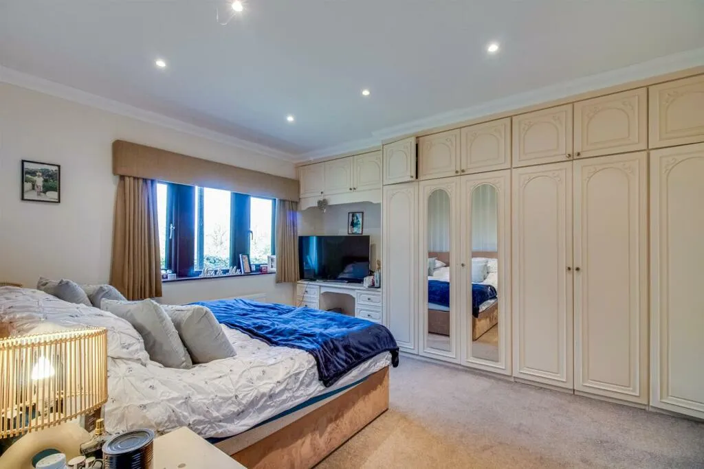 4 bed Detached