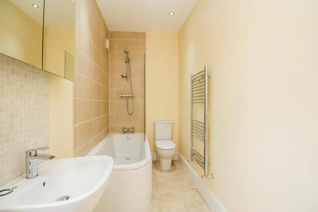 2 bed Semi-Detached