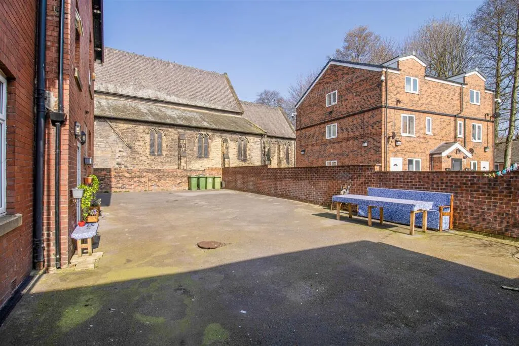 4 bed Detached