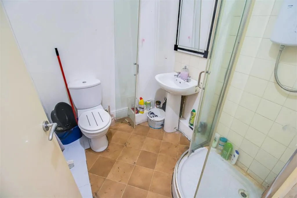 4 bed Detached