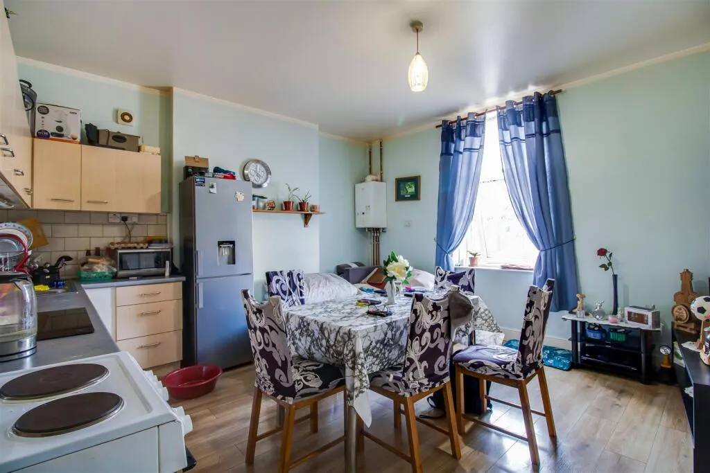 4 bed Detached
