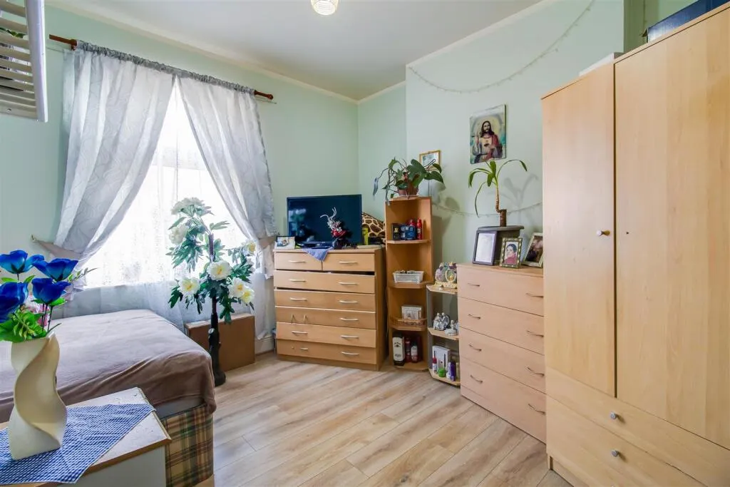4 bed Detached