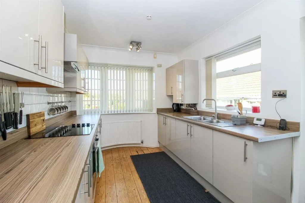 2 bed Semi-Detached Bungalow