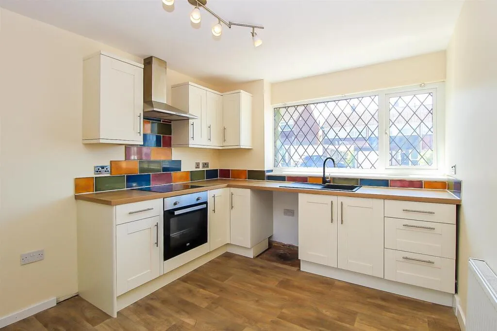 3 bed End of Terrace