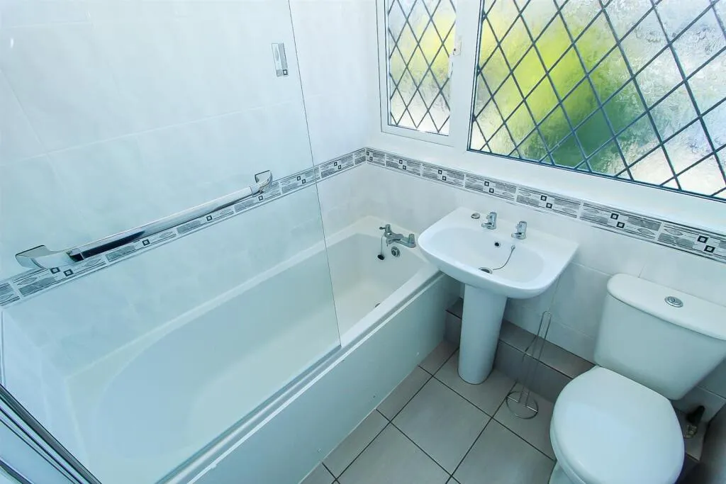 3 bed End of Terrace