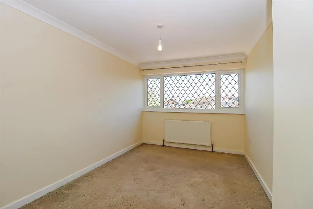 3 bed End of Terrace