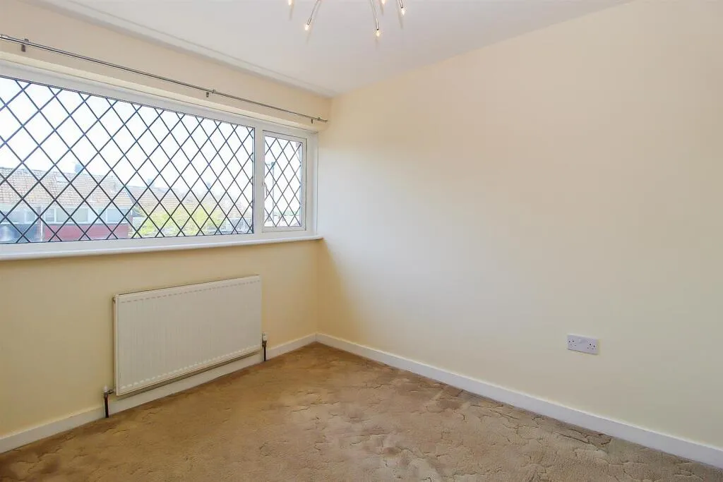 3 bed End of Terrace