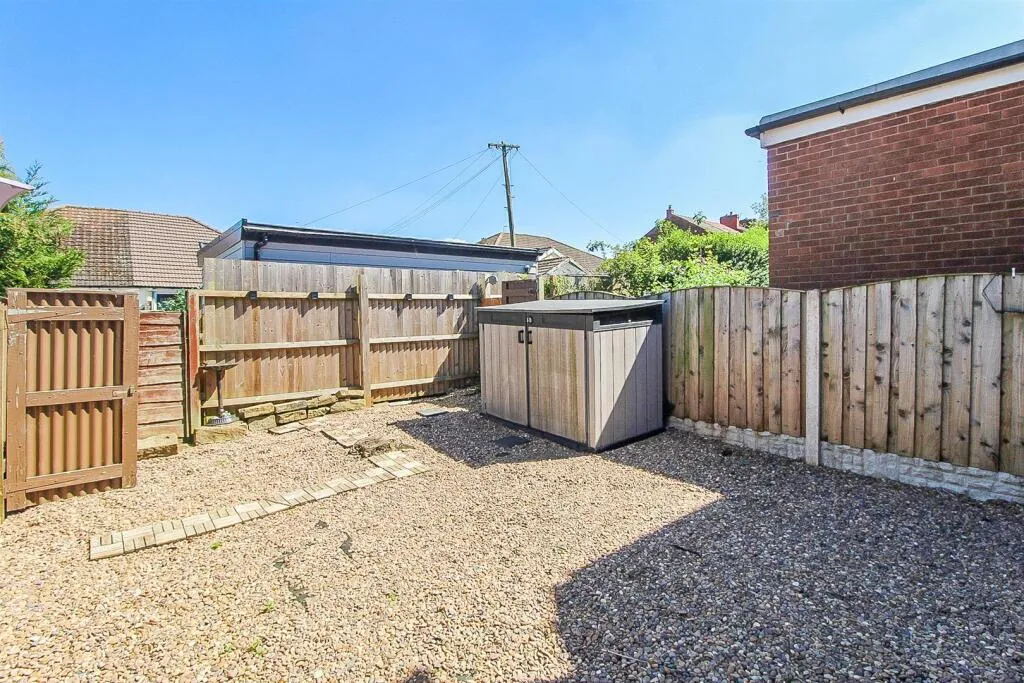 3 bed End of Terrace