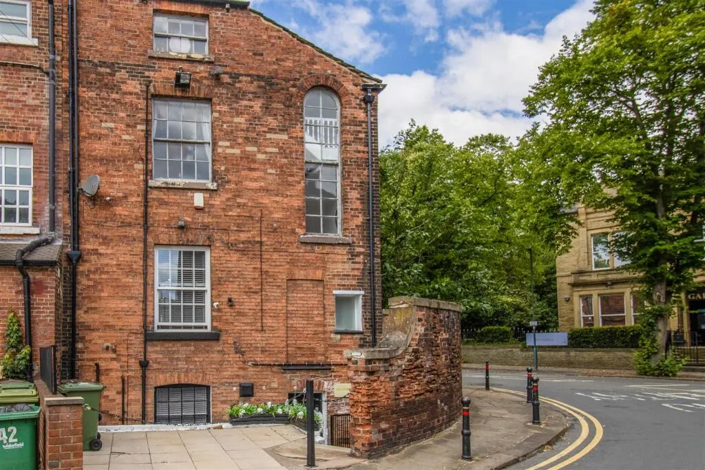 2 bed End of Terrace