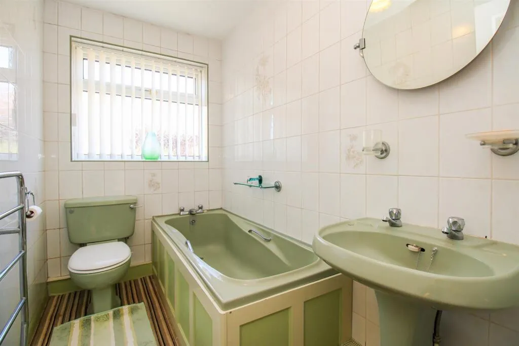 2 bed Semi-Detached Bungalow