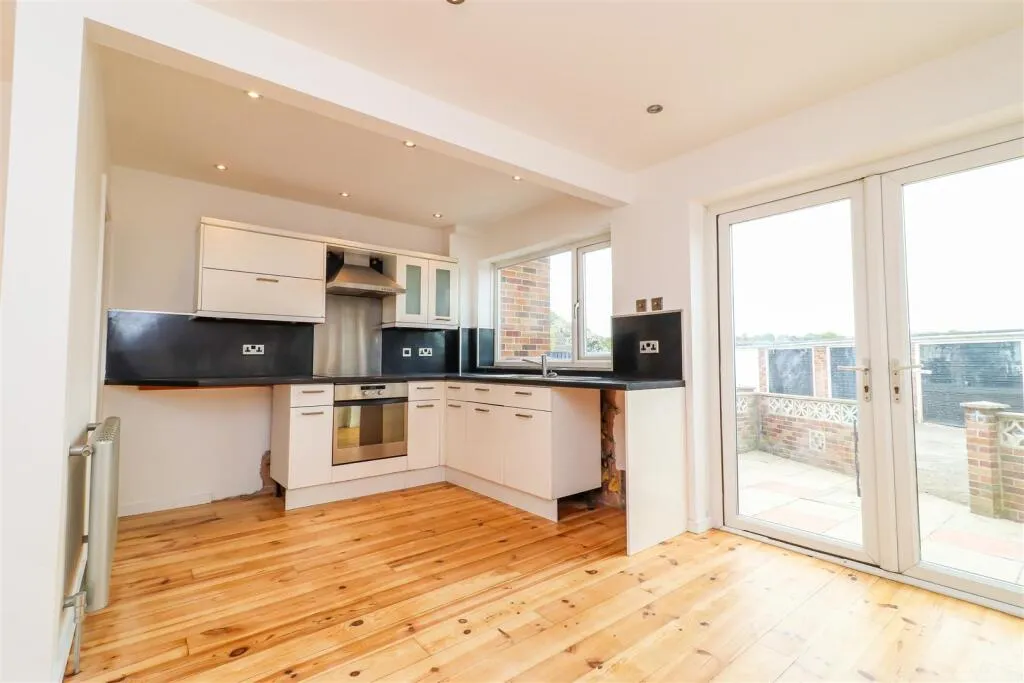 3 bed Town House