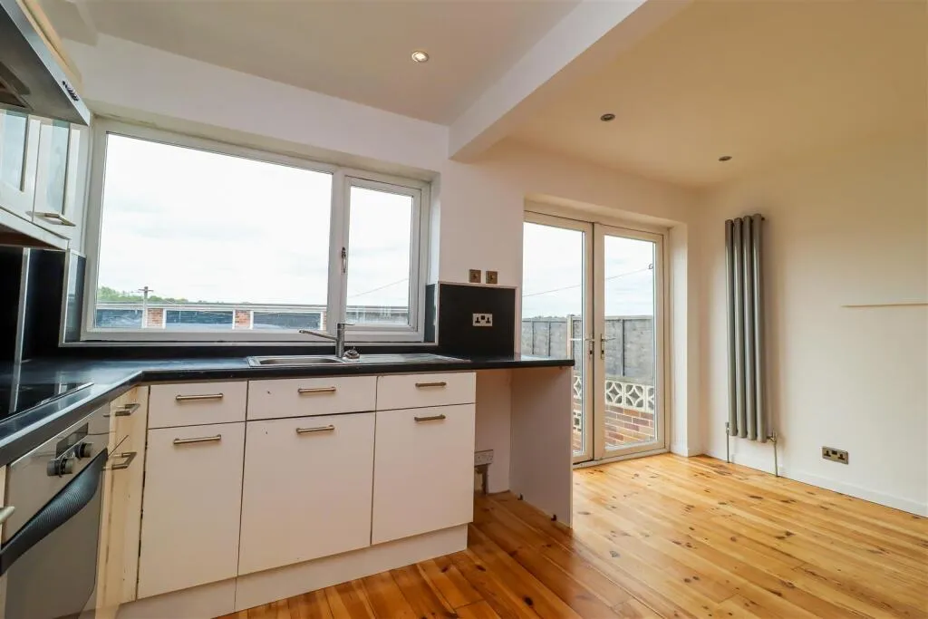 3 bed Town House