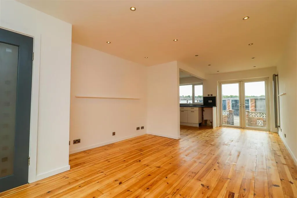 3 bed Town House