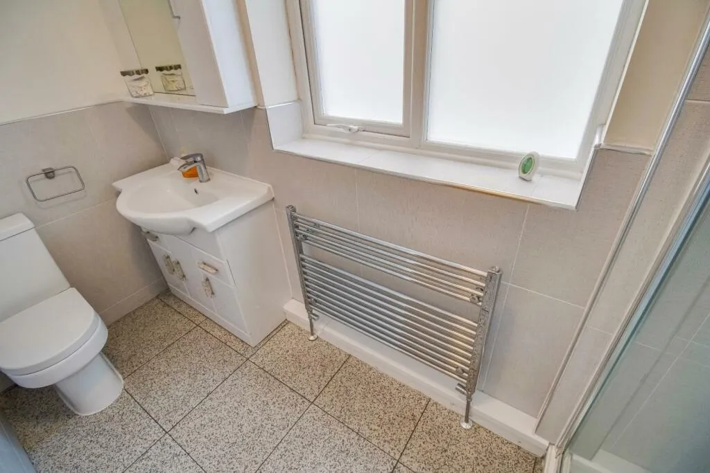 5 bed Detached