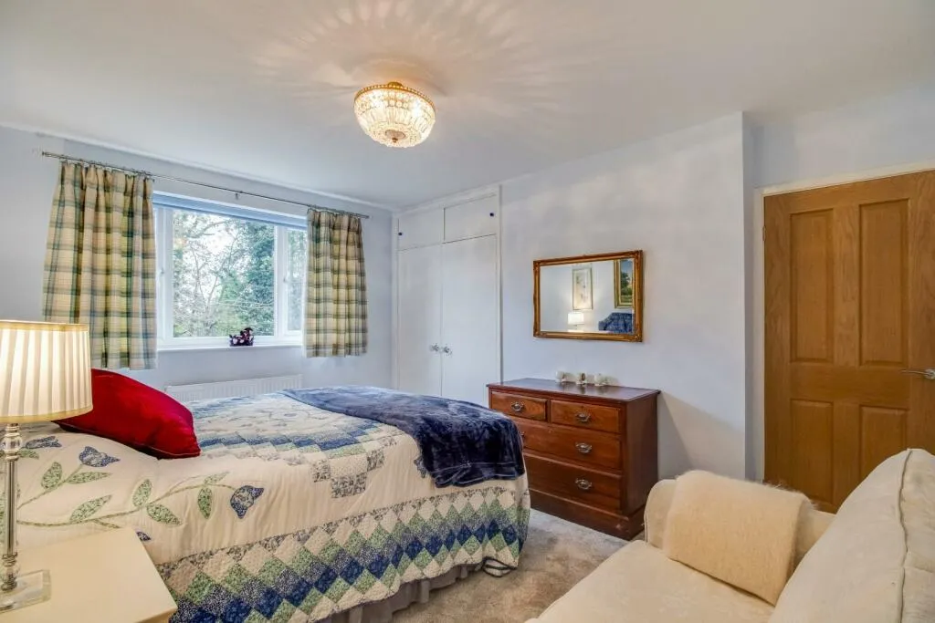5 bed Detached