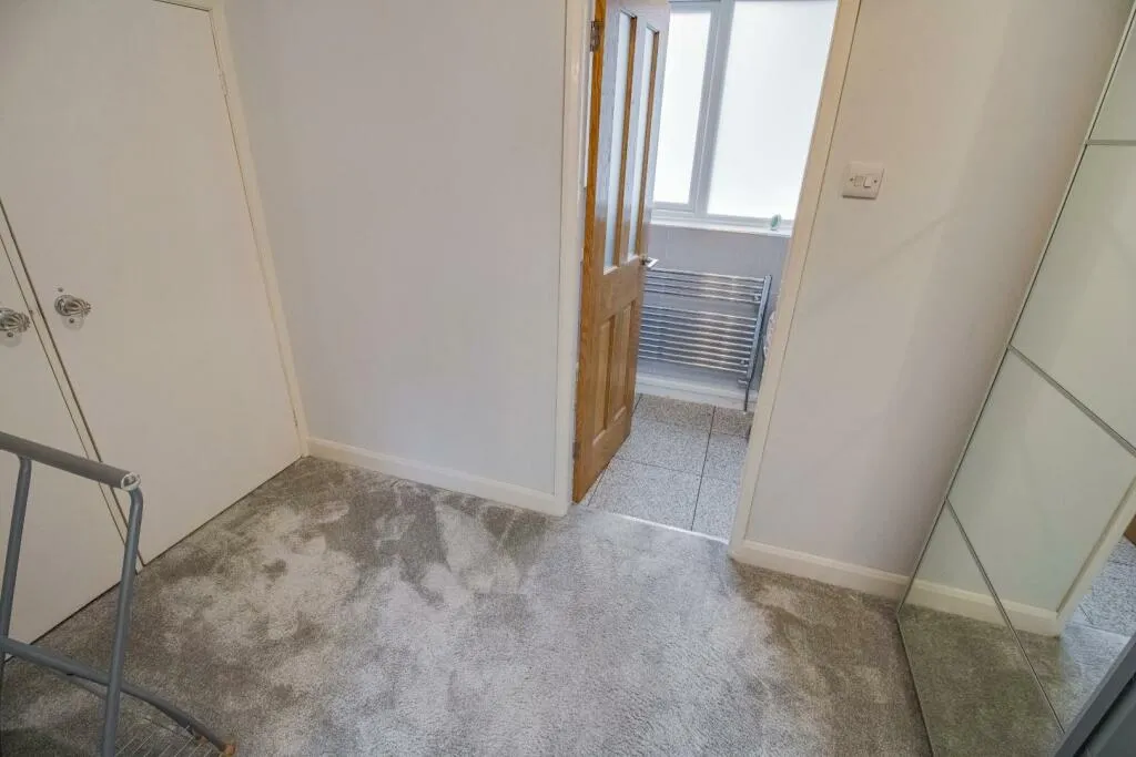 5 bed Detached