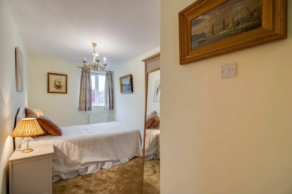 5 bed Detached