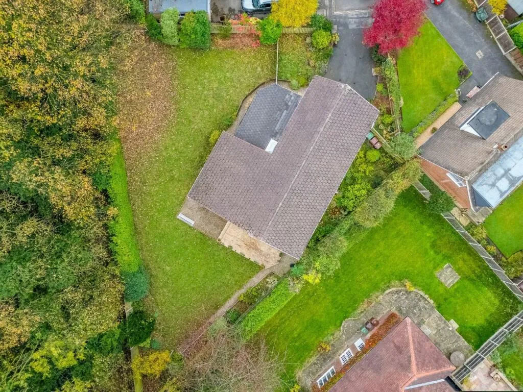 5 bed Detached