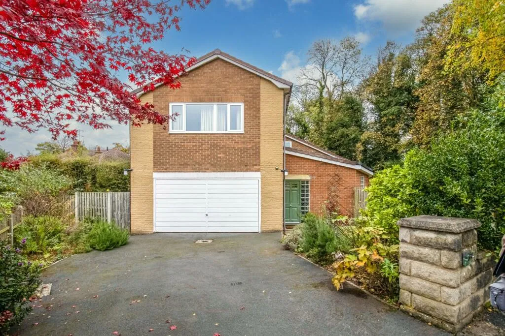 5 bed Detached