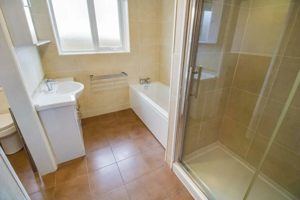5 bed Detached