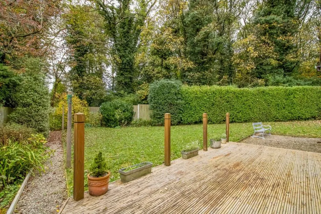5 bed Detached