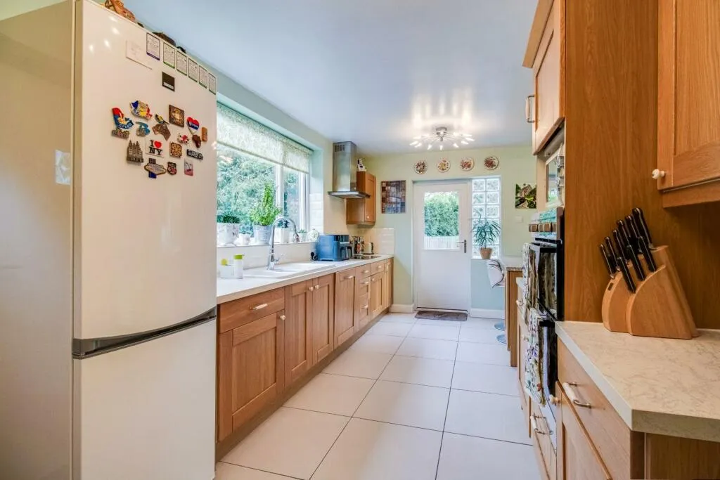 5 bed Detached