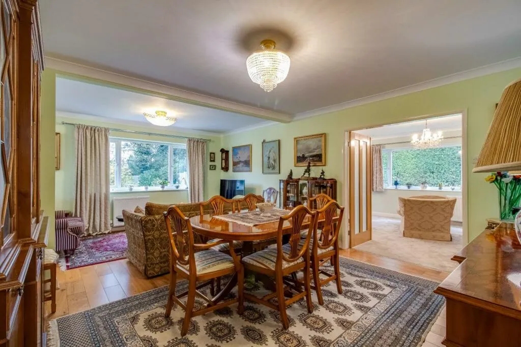 5 bed Detached