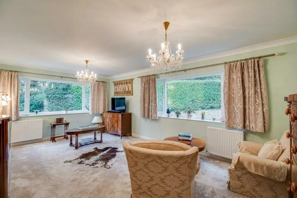 5 bed Detached