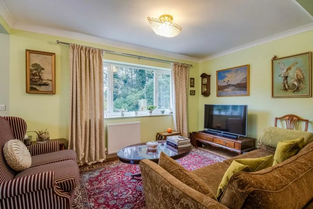 5 bed Detached