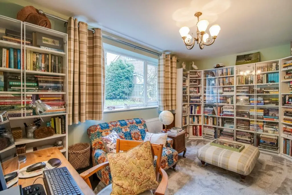 5 bed Detached