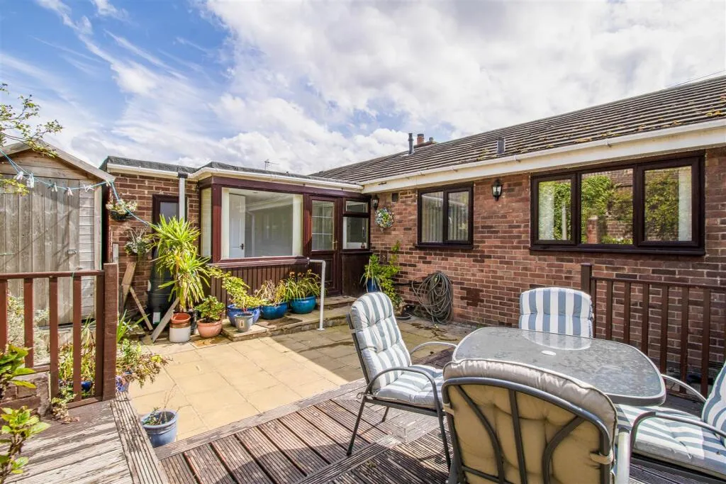 2 bed Semi-Detached Bungalow
