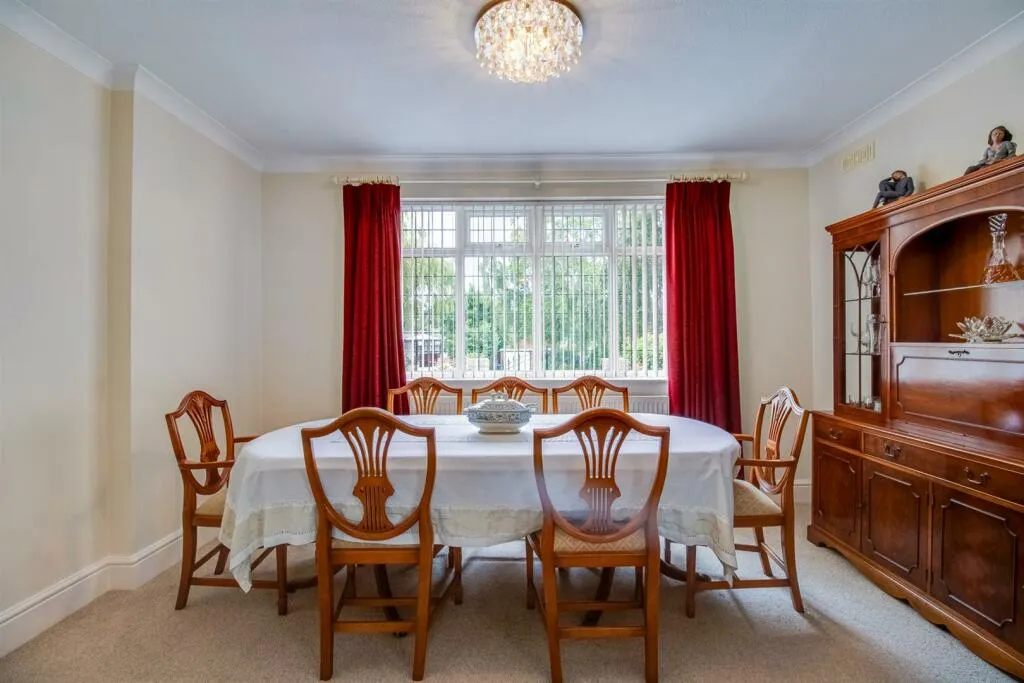5 bed Detached