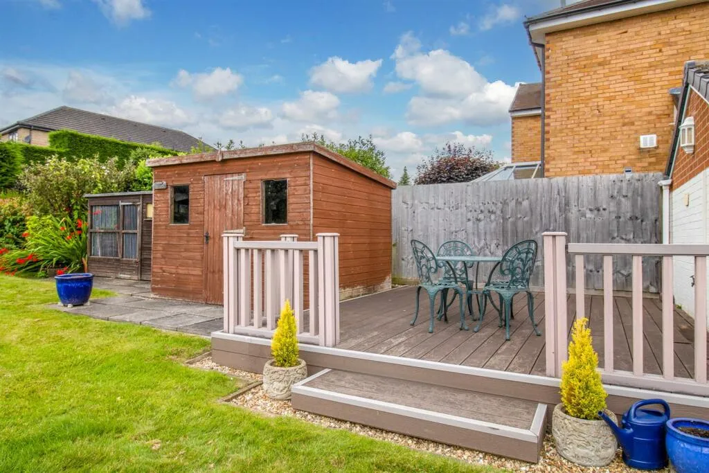 5 bed Detached