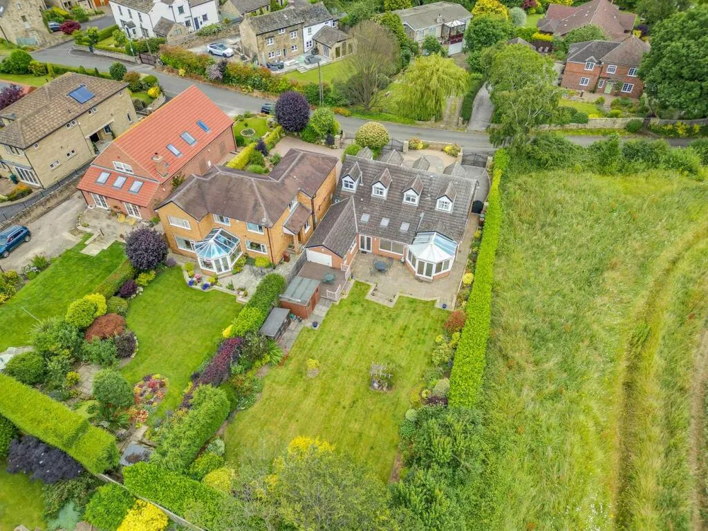 5 bed Detached